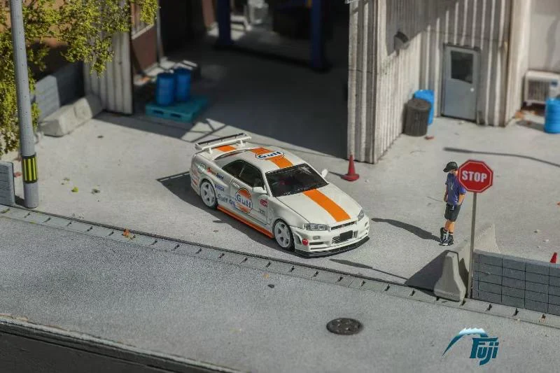 Fuji Model Nissan Skyline R34 GTR Gulf White