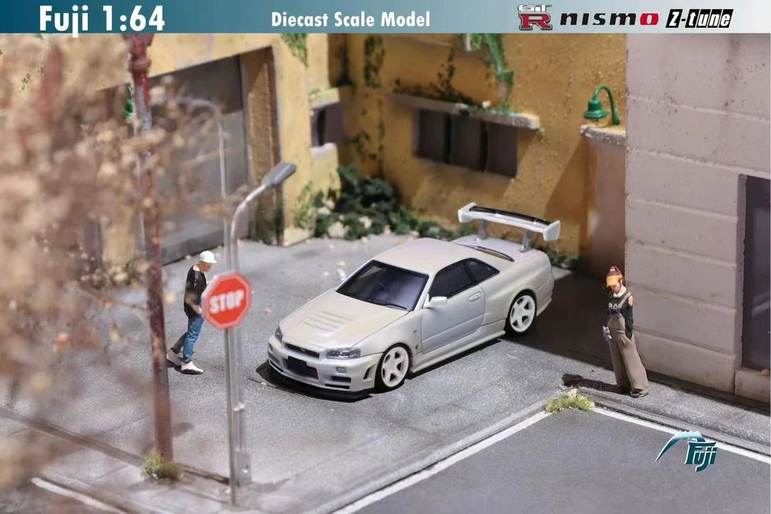 Fuji Model Nissan Skyline R34 GTR Pearl White