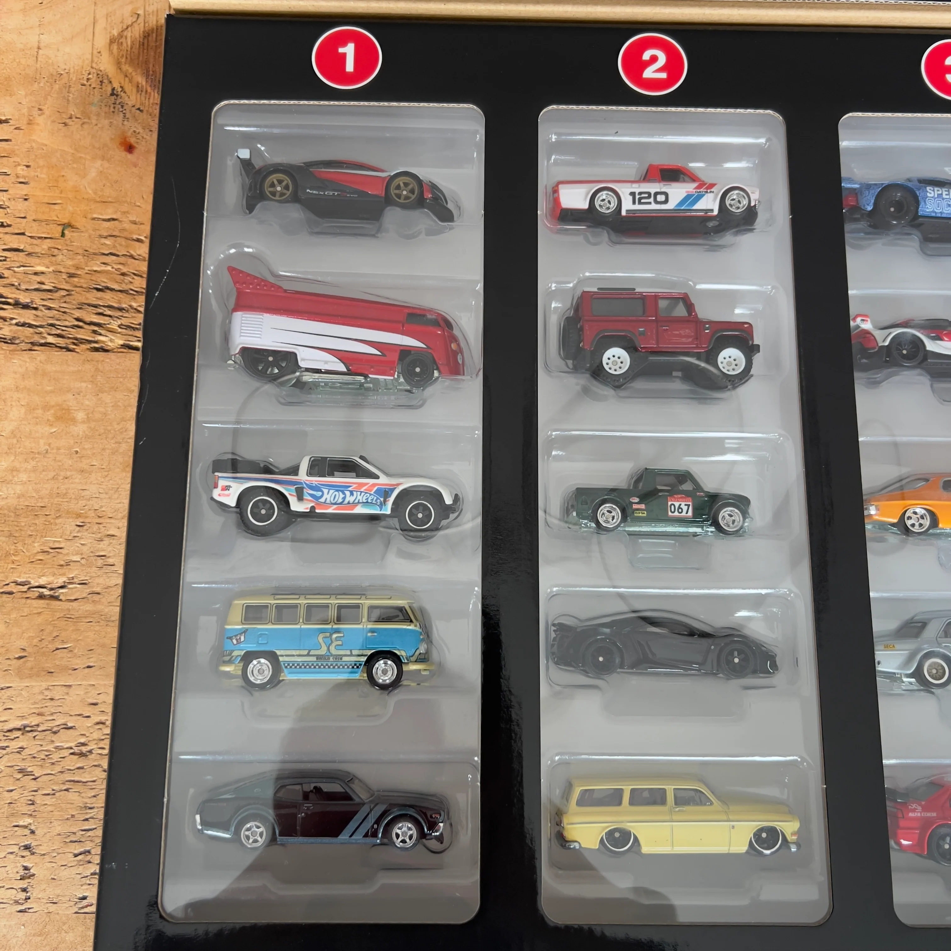 Hot Wheels 2022 Premium Boulevard Master Box Set Of 25 Cars - Image 2