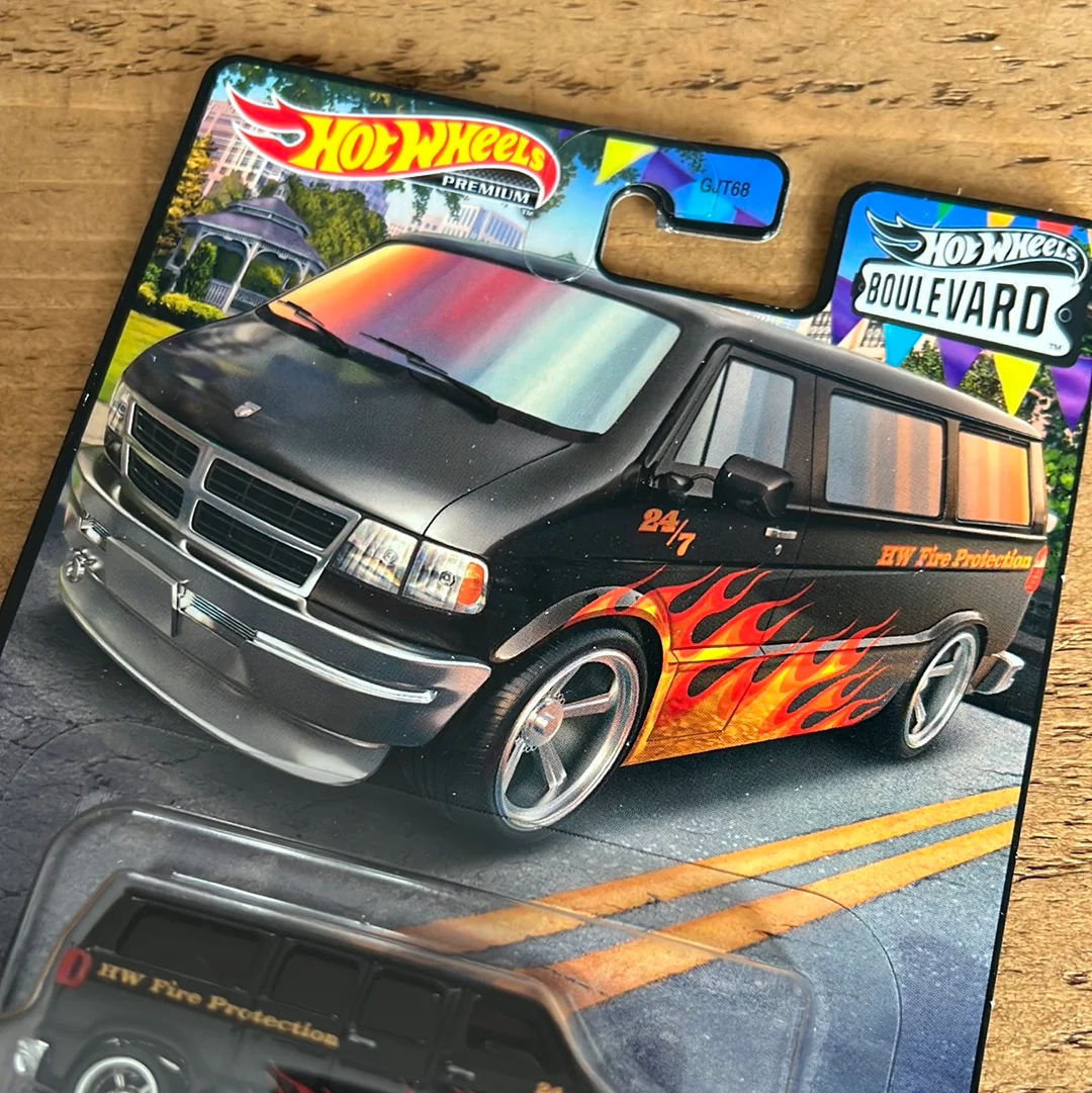 Hot Wheels Boulevard Dodge Van - Image 3