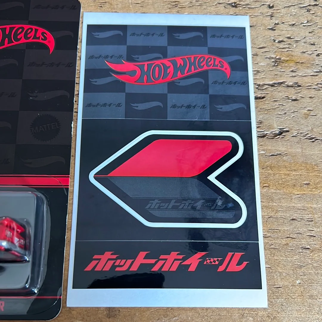 Hot Wheels Japan Convention 1972 Nissan Skyline HT 2000 GT-R Left Facing With Sticker Sheet - Image 2