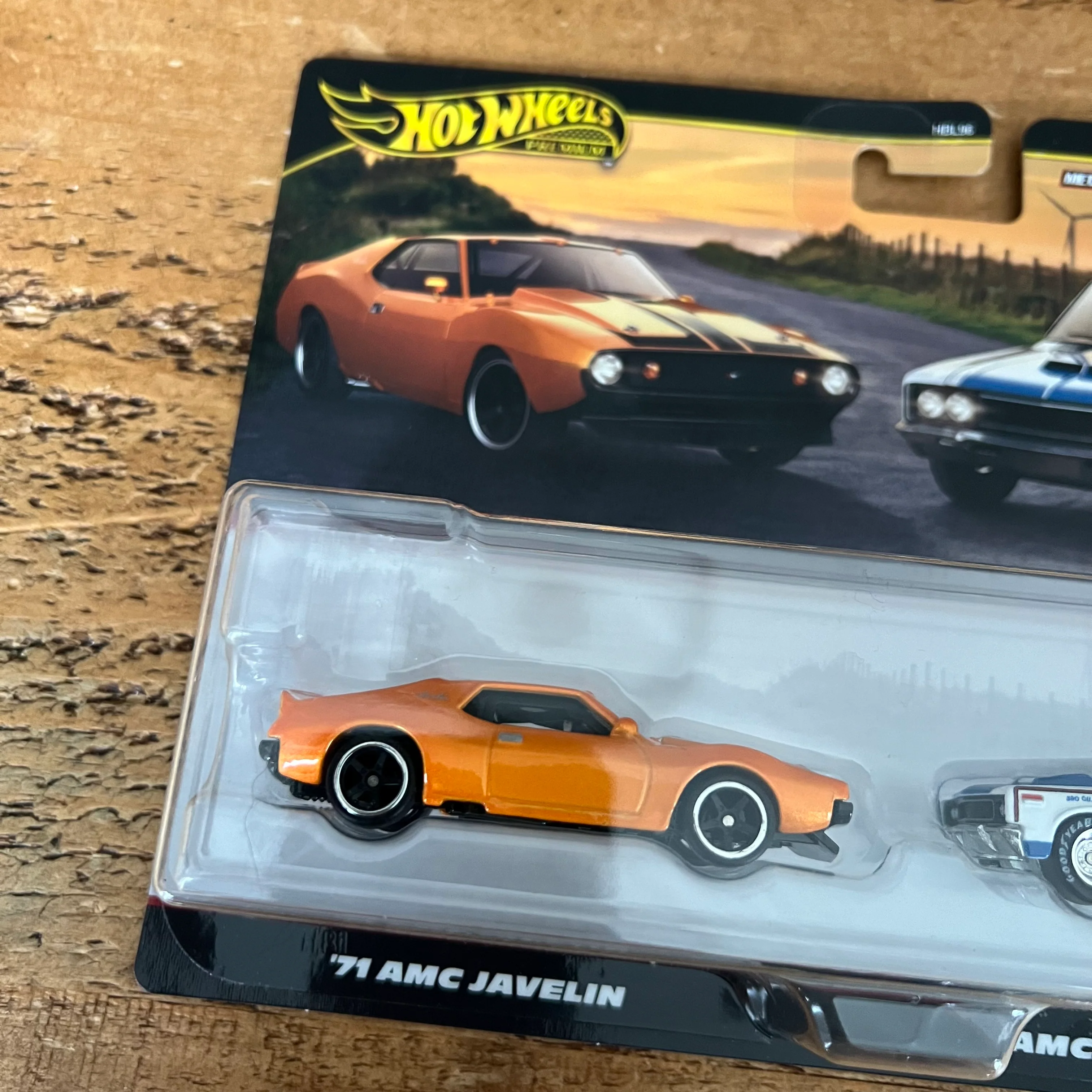 Hot Wheels Premium 2 Pack ‘71 AMC Javelin & AMC Rebel Machine - Image 2