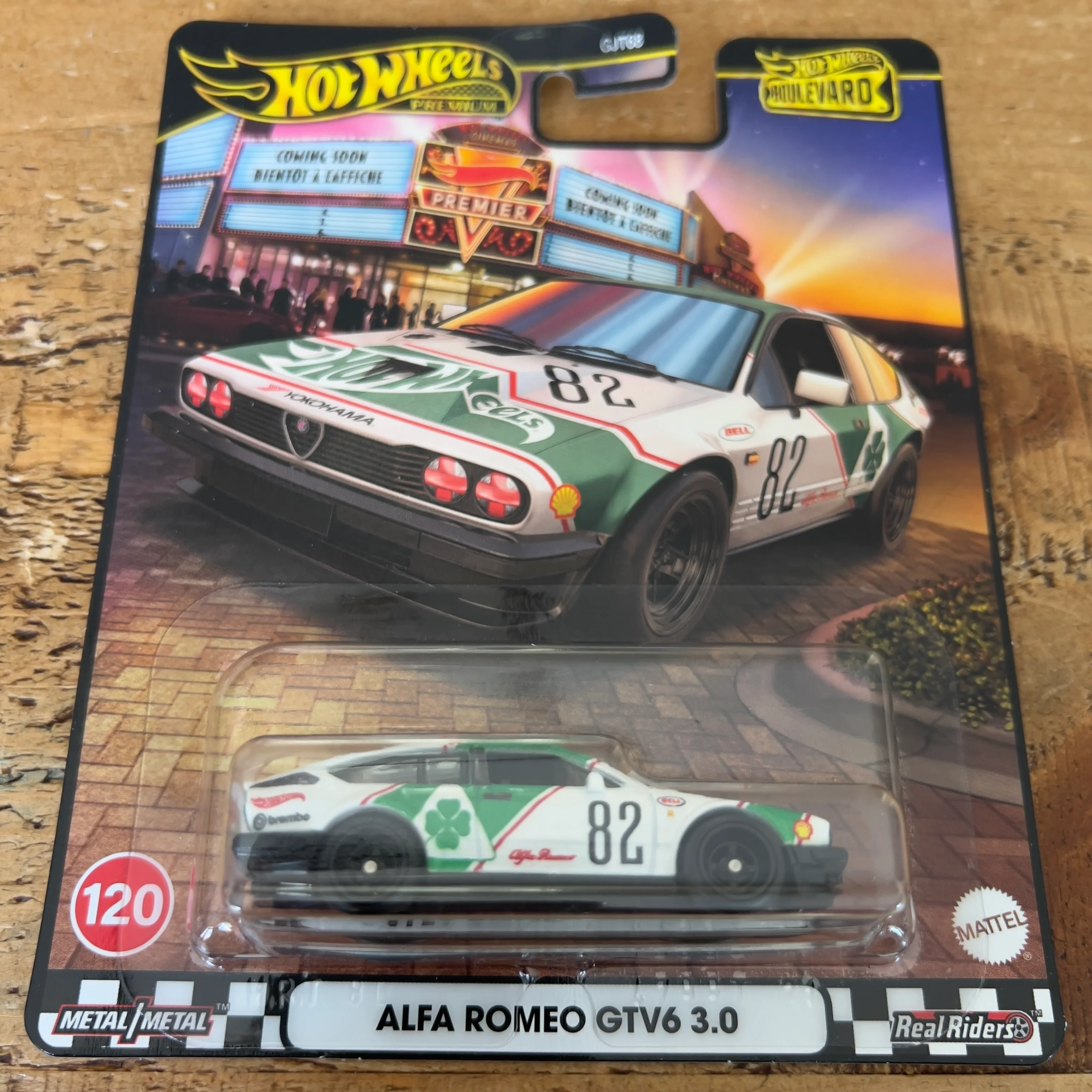 Hot Wheels Premium Boulevard Alfa Romeo GTV6 3.0