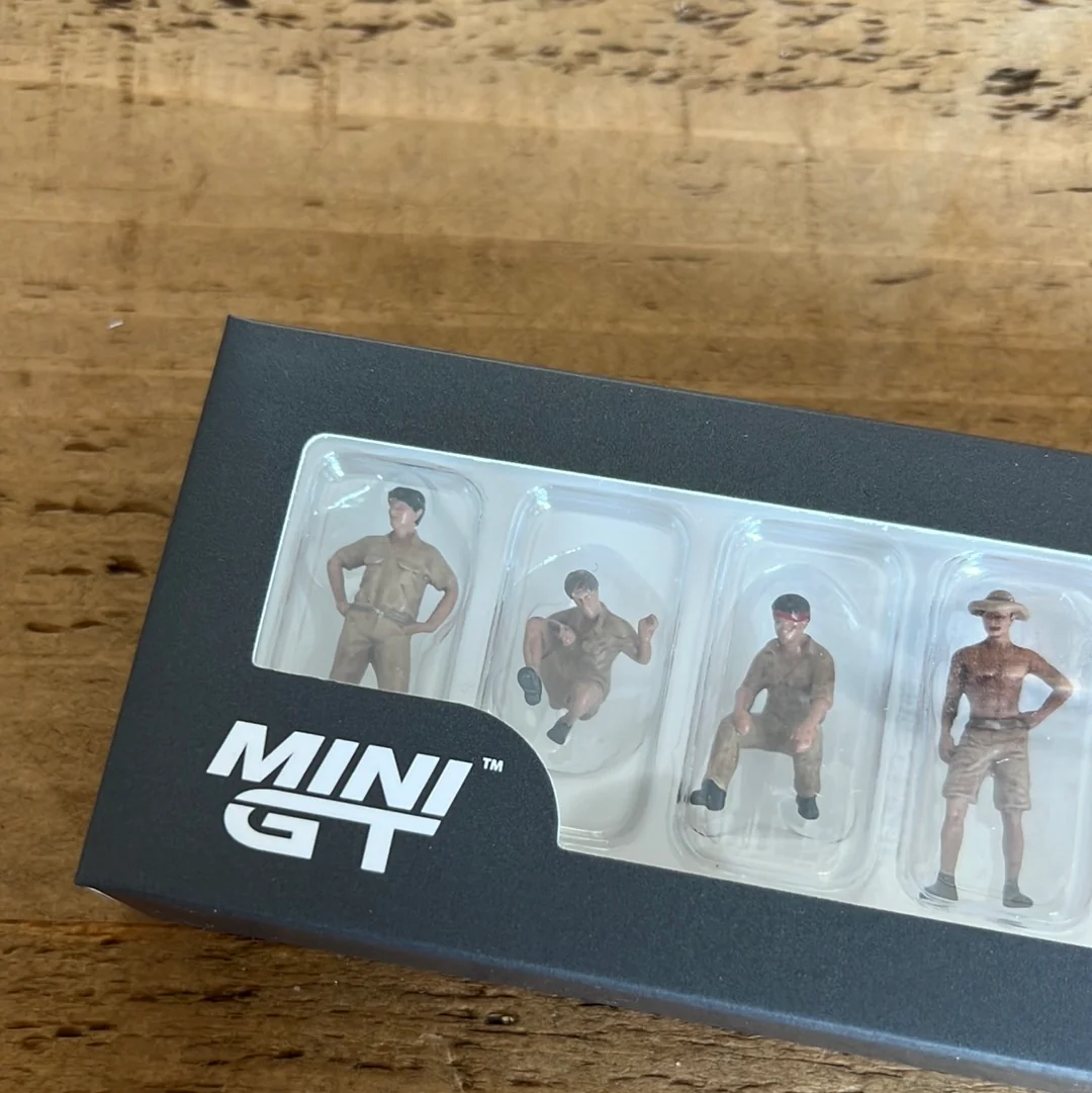 Mini GT Camel Trophy Crew 7 Figure Set - Image 4