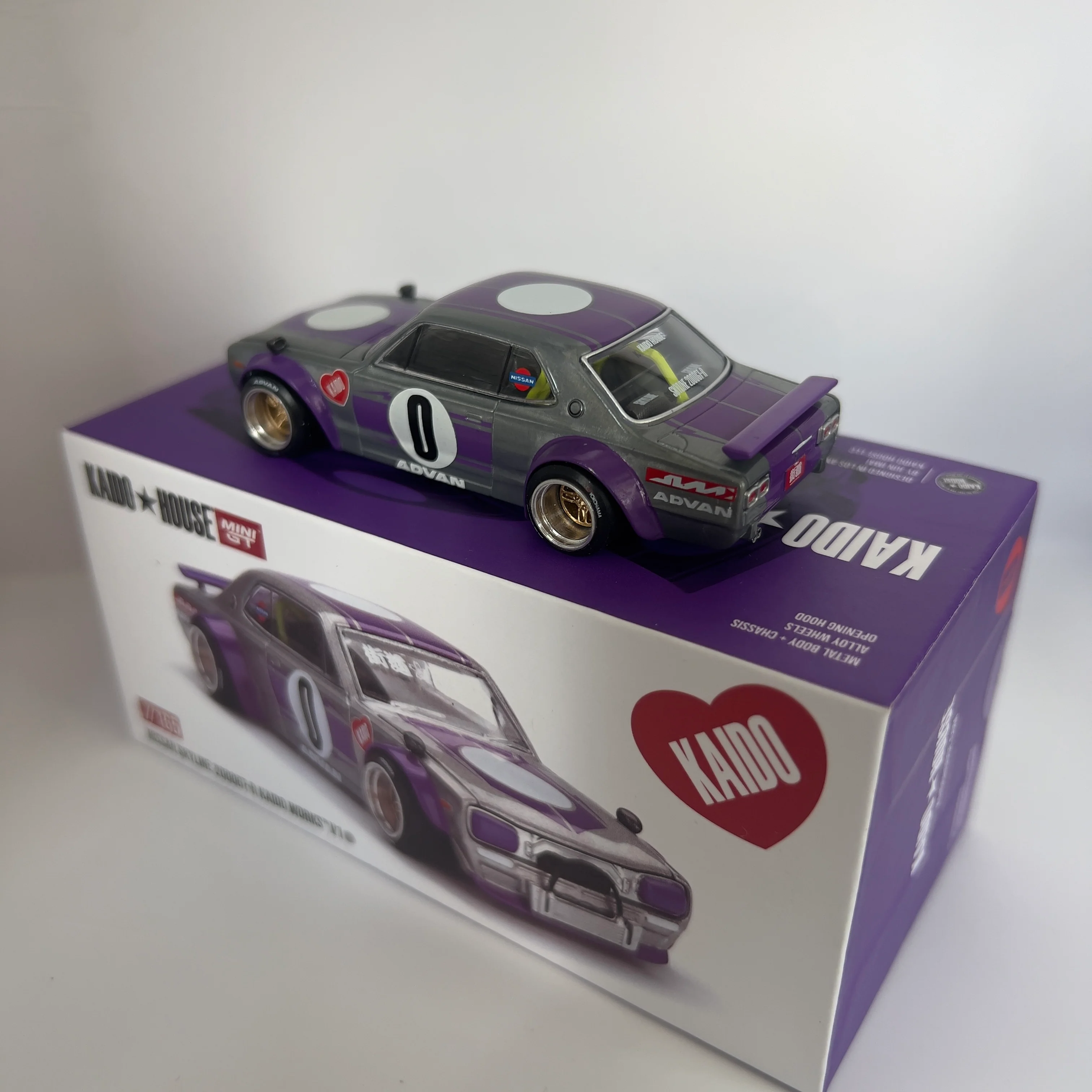 Mini GT x Kaido House Nissan Skyline 2000GTR V1 Chase #165 - Image 3