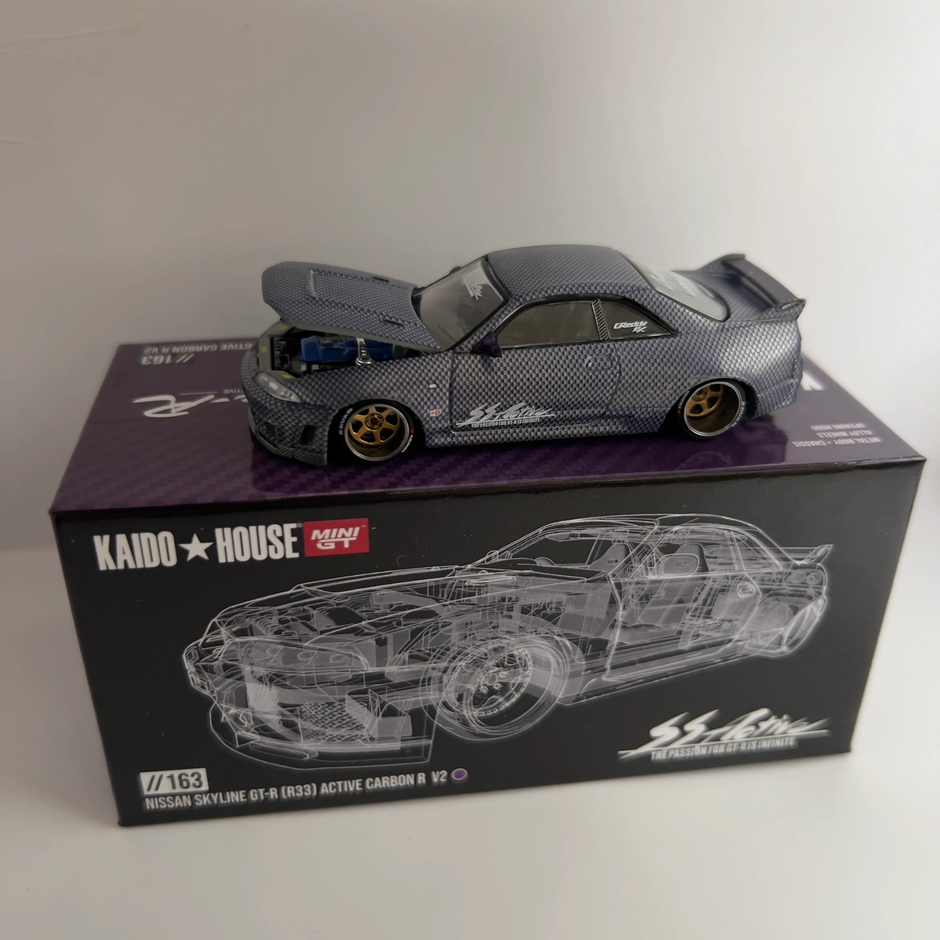 Mini GT x Kaido House Nissan Skyline R33 GTR Active Carbon Chase #163 - Image 2