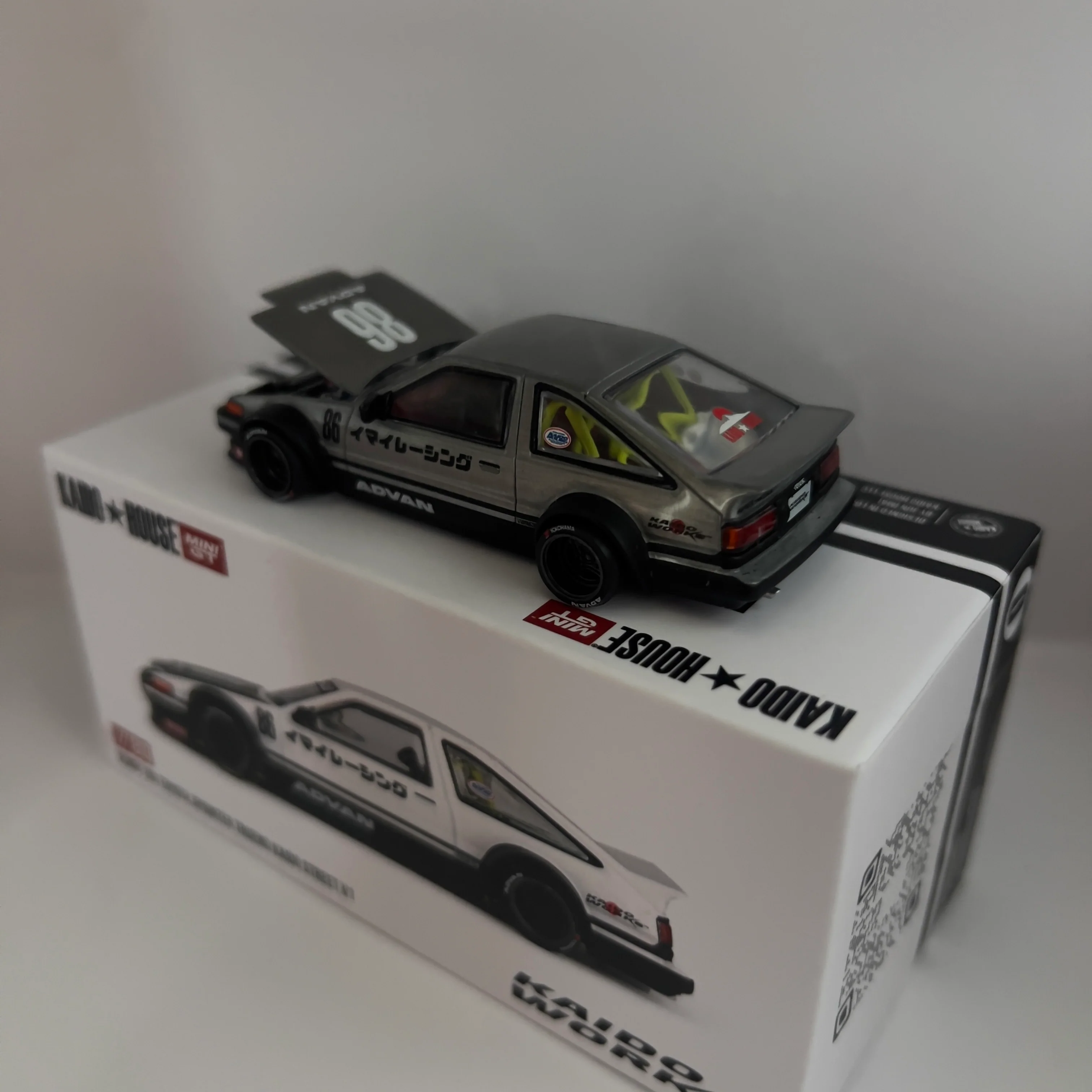 Mini GT x Kaido House Toyota Sprinter Trueno AE86 Street Chase #180 - Image 3