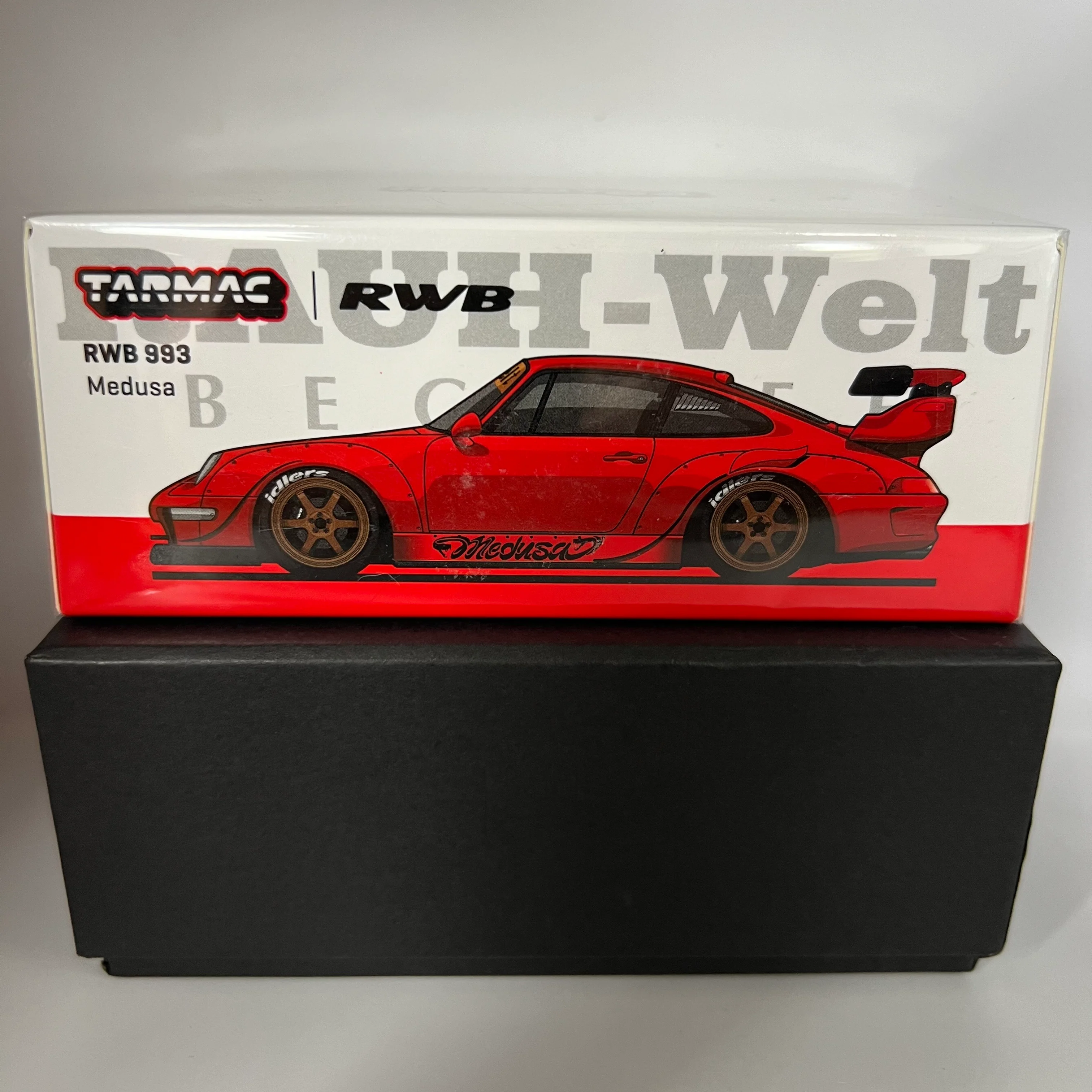 Tarmac Works x 7/11 Thailand Exclusive Porsche 993 RWB Medusa