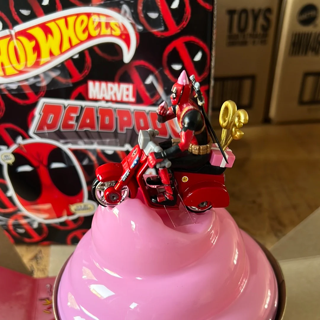 Hot Wheels SDCC Deadpool & Scooter Birthday Cake - Image 2