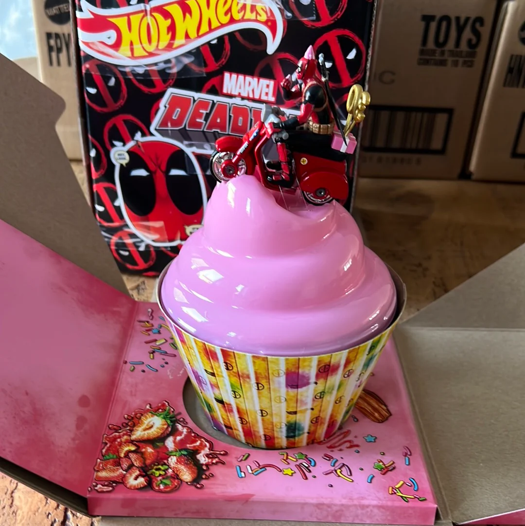 Hot Wheels SDCC Deadpool & Scooter Birthday Cake - Image 3
