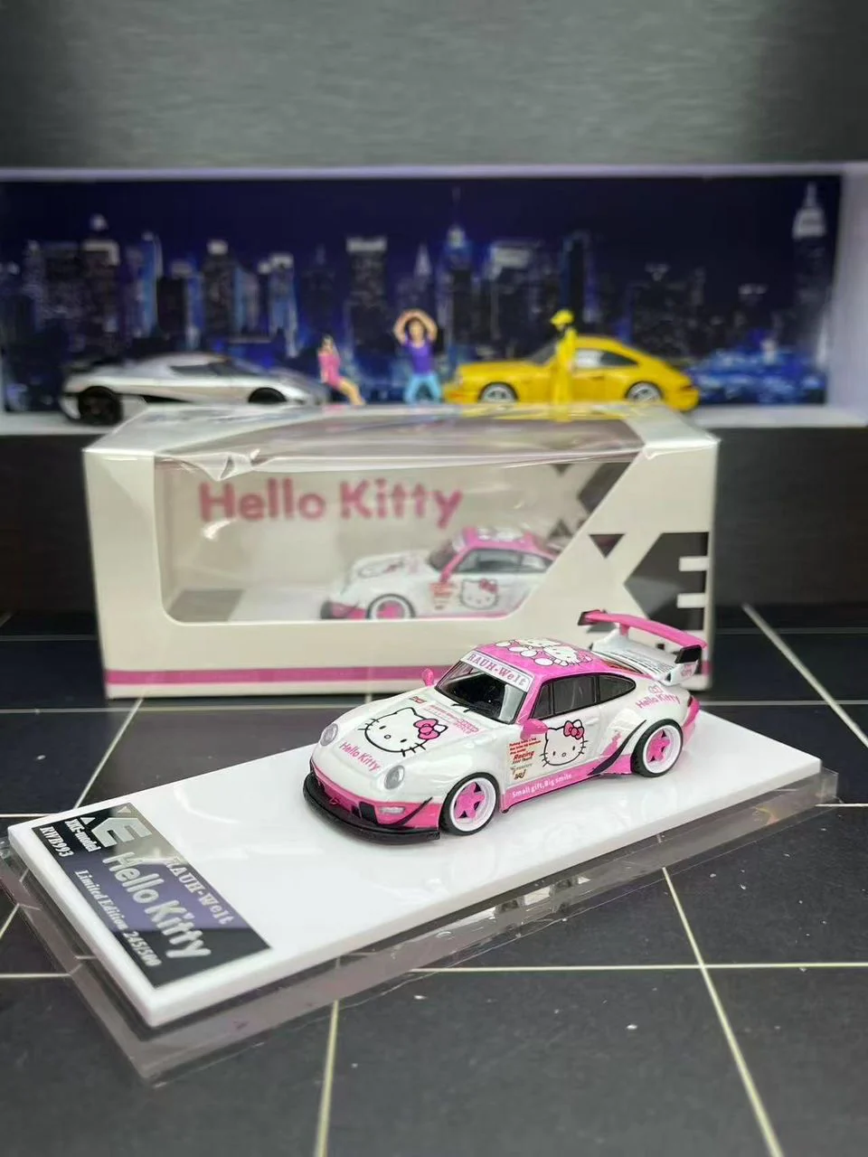 XKE Model Hello Kitty Porsche 993 RWB
