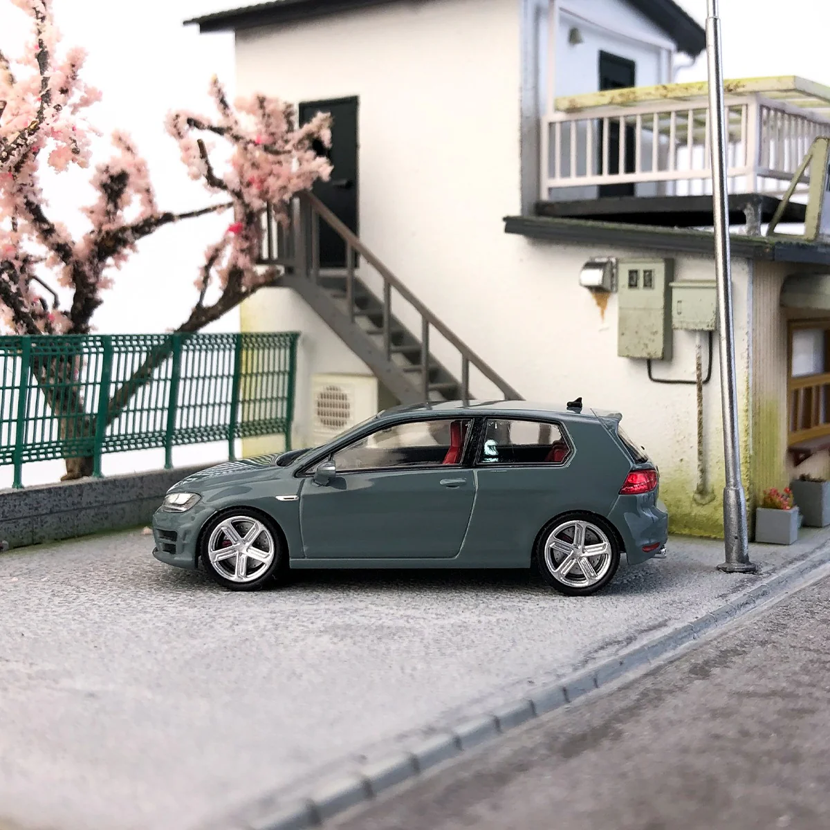 Zoom Model Volkswagen Golf R Grey